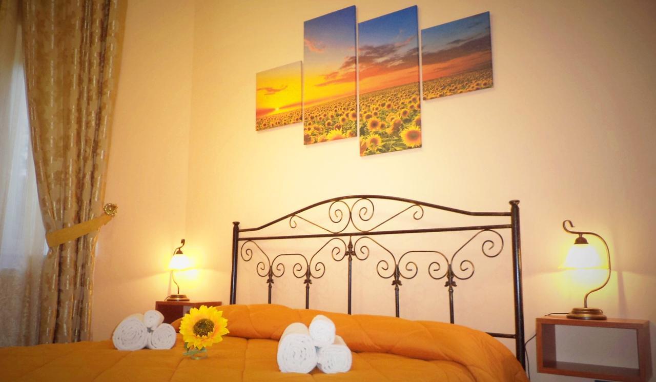 לינה וארוחת בוקר ויבו ולנטיה Il Girasole מראה חיצוני תמונה
